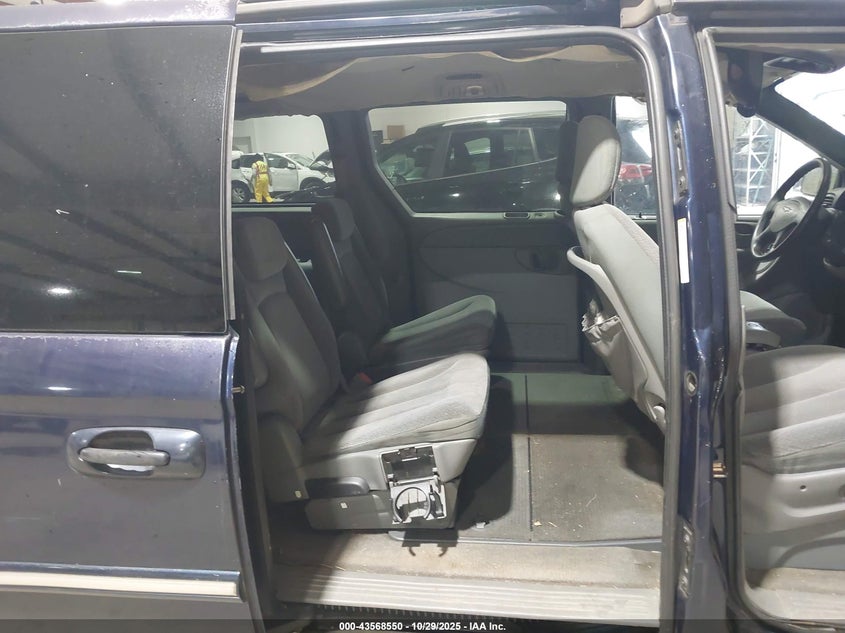 2005 Chrysler Town & Country Touring VIN: 2C4GP54L05R101807 Lot: 43568550