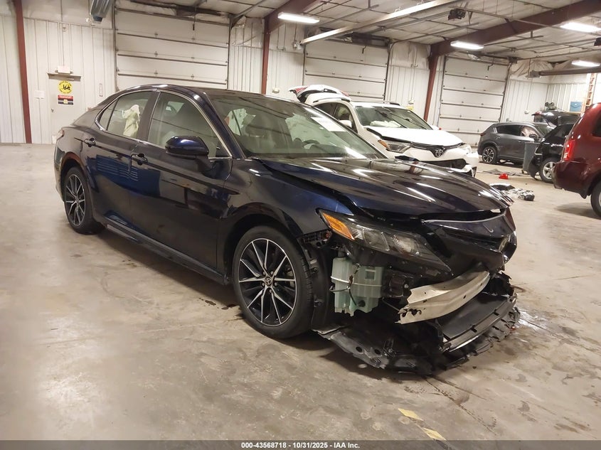 TOYOTA CAMRY SE AWD