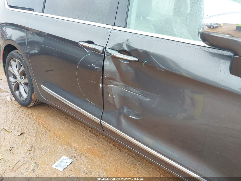 2018 Chrysler Pacifica Limited VIN: 2C4RC1GG1JR350817 Lot: 43568728