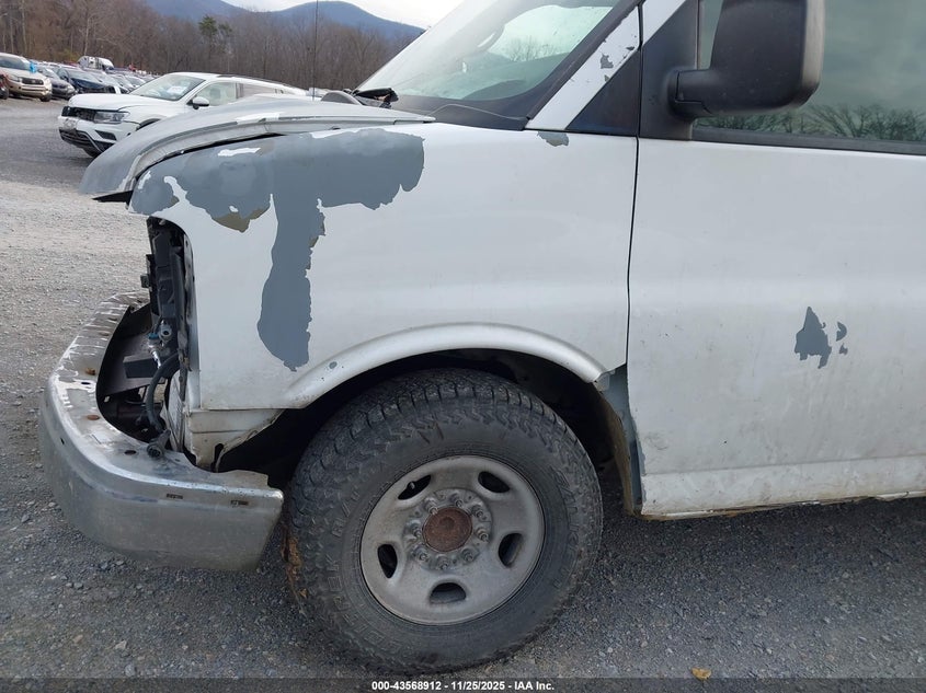 2007 Chevrolet Express Cutaway Work Van VIN: 1GBHG31U771200173 Lot: 43568912