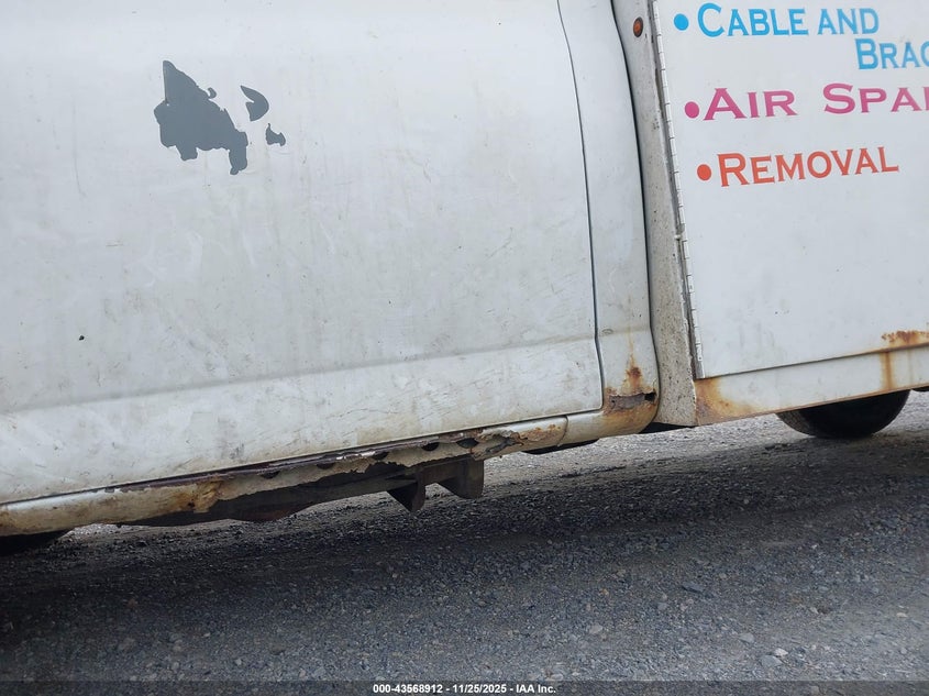 2007 Chevrolet Express Cutaway Work Van VIN: 1GBHG31U771200173 Lot: 43568912