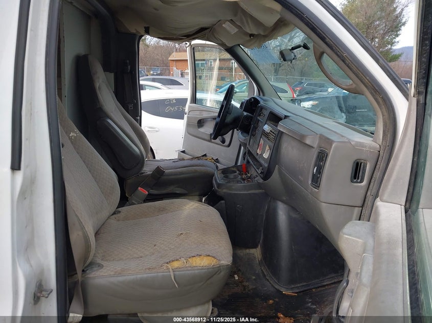 2007 Chevrolet Express Cutaway Work Van VIN: 1GBHG31U771200173 Lot: 43568912