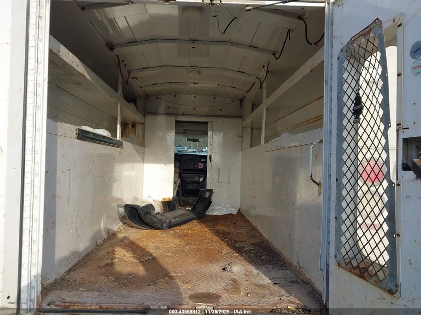 2007 Chevrolet Express Cutaway Work Van VIN: 1GBHG31U771200173 Lot: 43568912