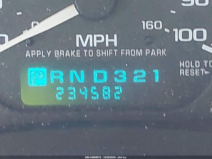 2002 GMC Yukon Slt VIN: 1GKEC13Z22R233880 Lot: 43568978