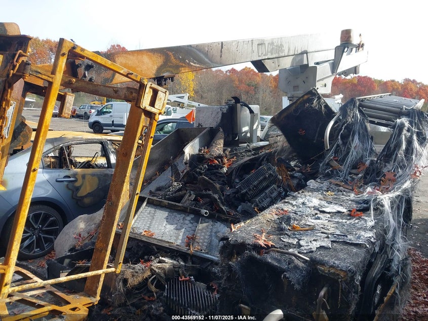 2008 Ford F-350 Chassis Xl/Xlt VIN: 1FDWF36528EE06417 Lot: 43569152