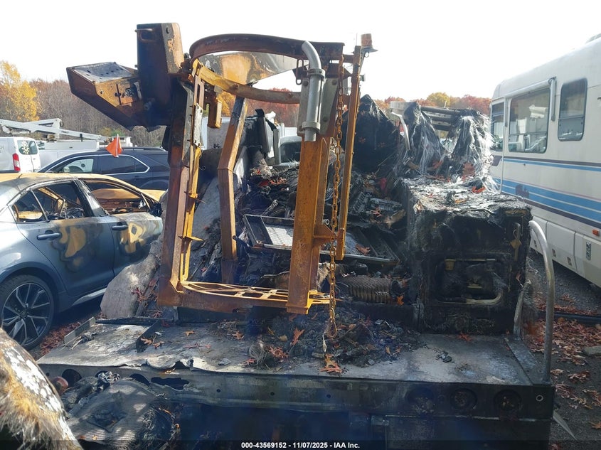 2008 Ford F-350 Chassis Xl/Xlt VIN: 1FDWF36528EE06417 Lot: 43569152