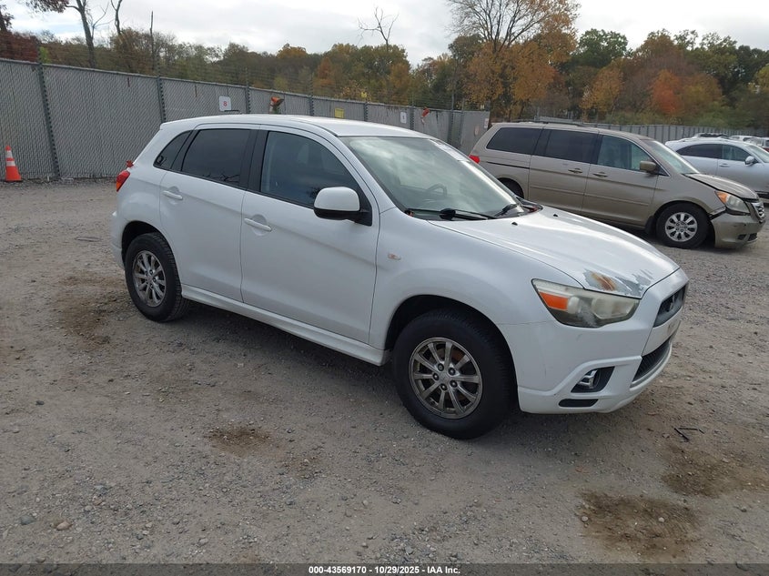 MITSUBISHI OUTLANDER SPORT ES