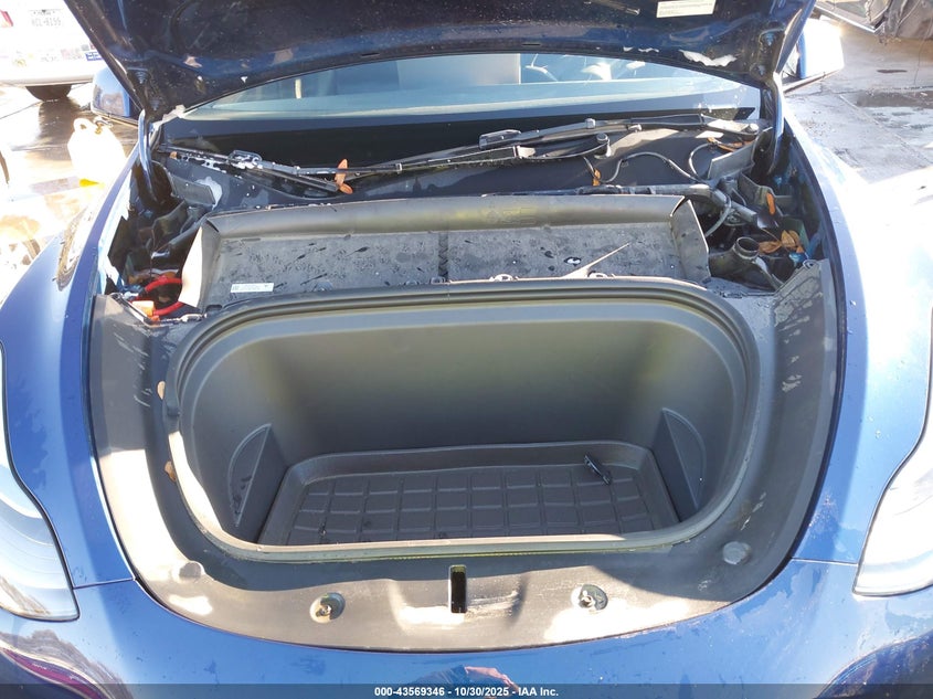 2024 Tesla Model Y Long Range Dual Motor All-Wheel Drive VIN: 7SAYGDEEXRA283953 Lot: 43569346