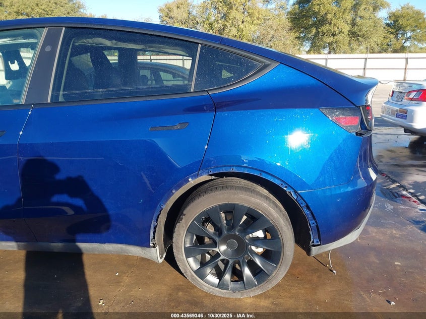 2024 Tesla Model Y Long Range Dual Motor All-Wheel Drive VIN: 7SAYGDEEXRA283953 Lot: 43569346