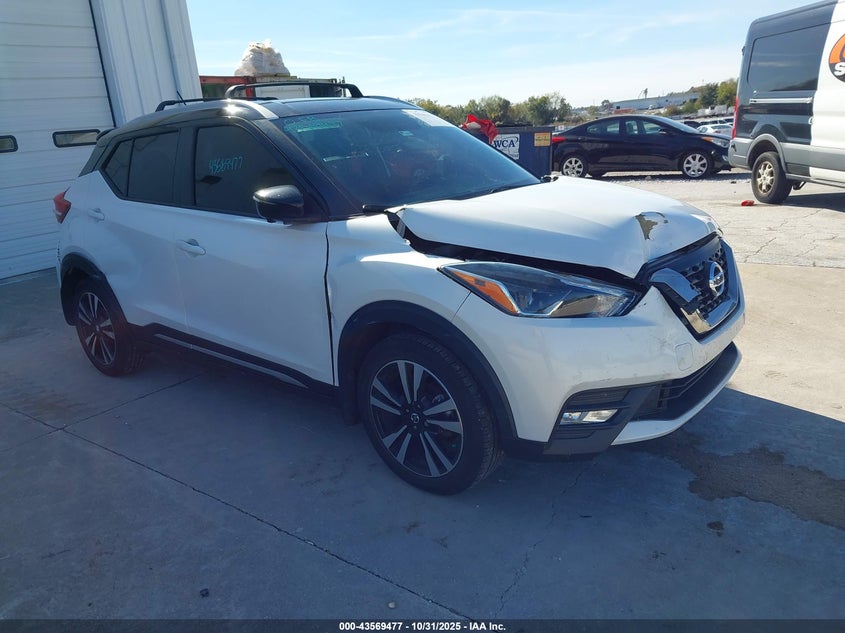 NISSAN KICKS SR