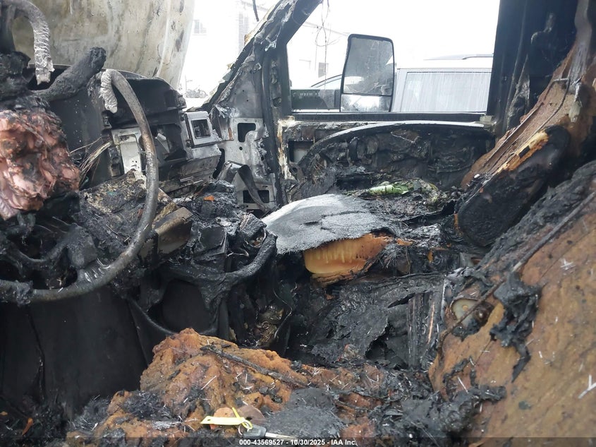 2018 Chevrolet Express Cutaway Work Van VIN: 1GB0GRFP8J1331347 Lot: 43569527