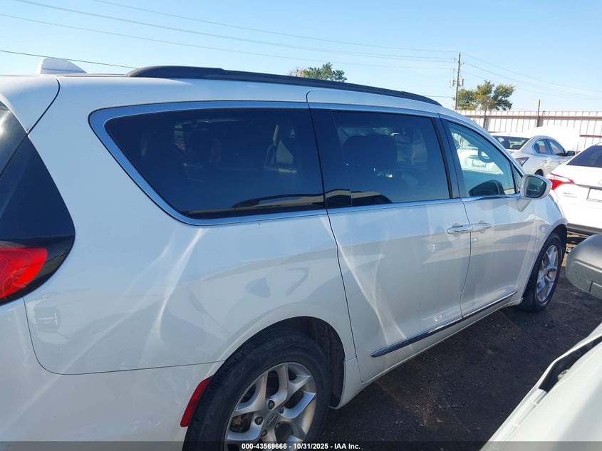 2017 Chrysler Pacifica Touring-L VIN: 2C4RC1BG0HR803147 Lot: 43569666