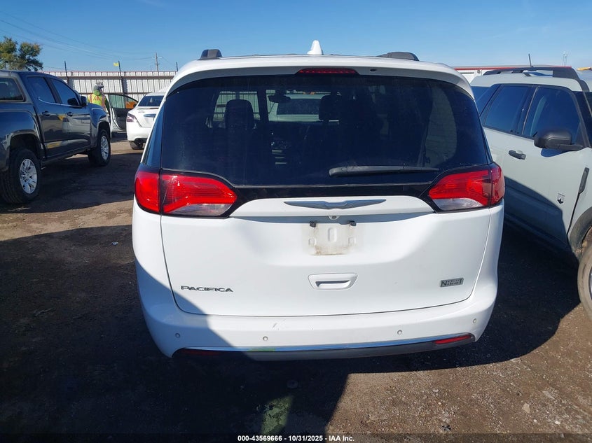 2017 Chrysler Pacifica Touring-L VIN: 2C4RC1BG0HR803147 Lot: 43569666