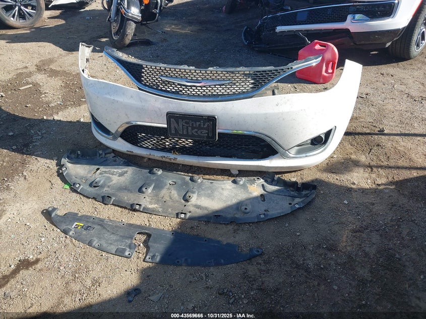 2017 Chrysler Pacifica Touring-L VIN: 2C4RC1BG0HR803147 Lot: 43569666