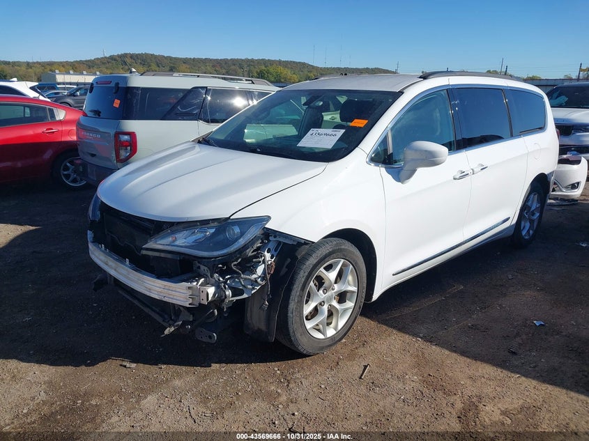 2C4RC1BG0HR803147 2017 CHRYSLER PACIFICA photo no. 2