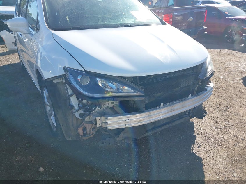 2017 Chrysler Pacifica Touring-L VIN: 2C4RC1BG0HR803147 Lot: 43569666