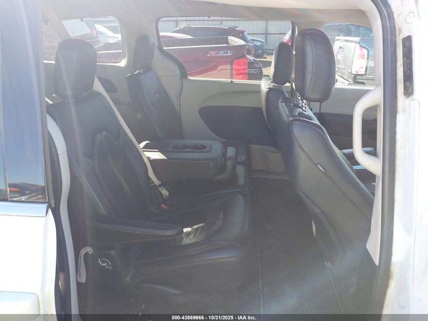 2017 Chrysler Pacifica Touring-L VIN: 2C4RC1BG0HR803147 Lot: 43569666