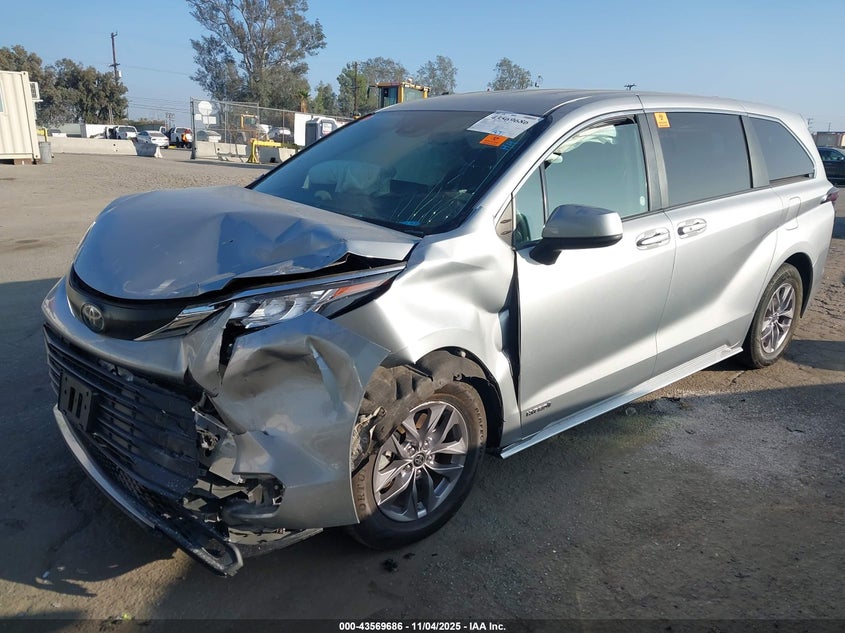 2021 TOYOTA SIENNA LE 5TDKRKECXMS042563