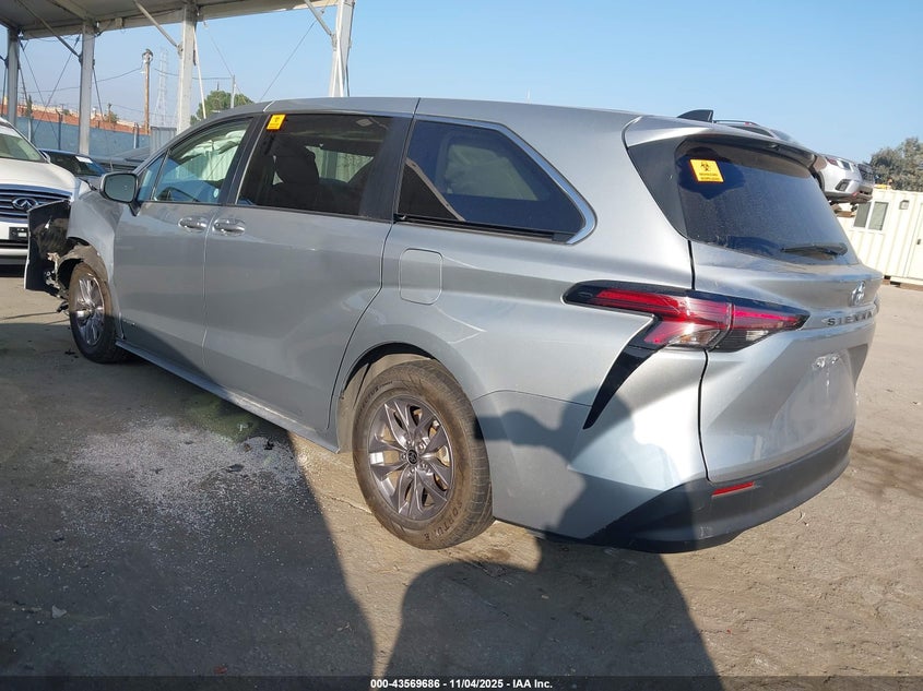 2021 TOYOTA SIENNA LE 5TDKRKECXMS042563