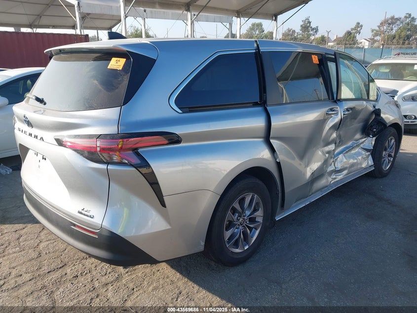 2021 TOYOTA SIENNA LE 5TDKRKECXMS042563