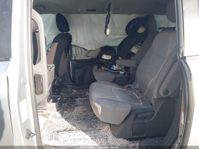 2021 TOYOTA SIENNA LE 5TDKRKECXMS042563