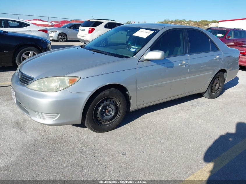 2005 Toyota Camry Le 4T1BE32K05U599620 photo #3