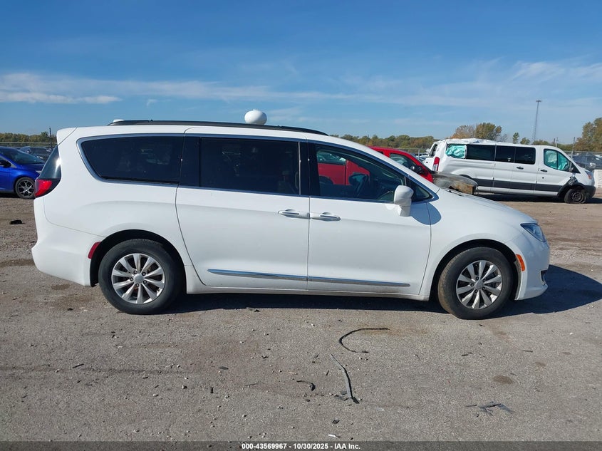 2017 Chrysler Pacifica Touring-L VIN: 2C4RC1BGXHR747508 Lot: 43569967