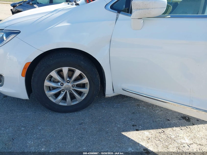 2017 Chrysler Pacifica Touring-L VIN: 2C4RC1BGXHR747508 Lot: 43569967