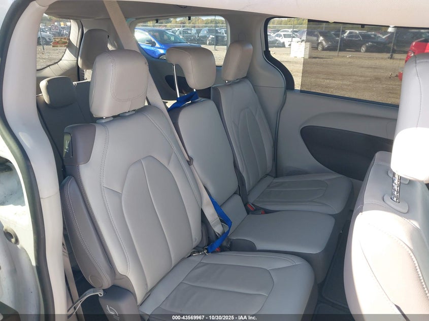 2017 Chrysler Pacifica Touring-L VIN: 2C4RC1BGXHR747508 Lot: 43569967