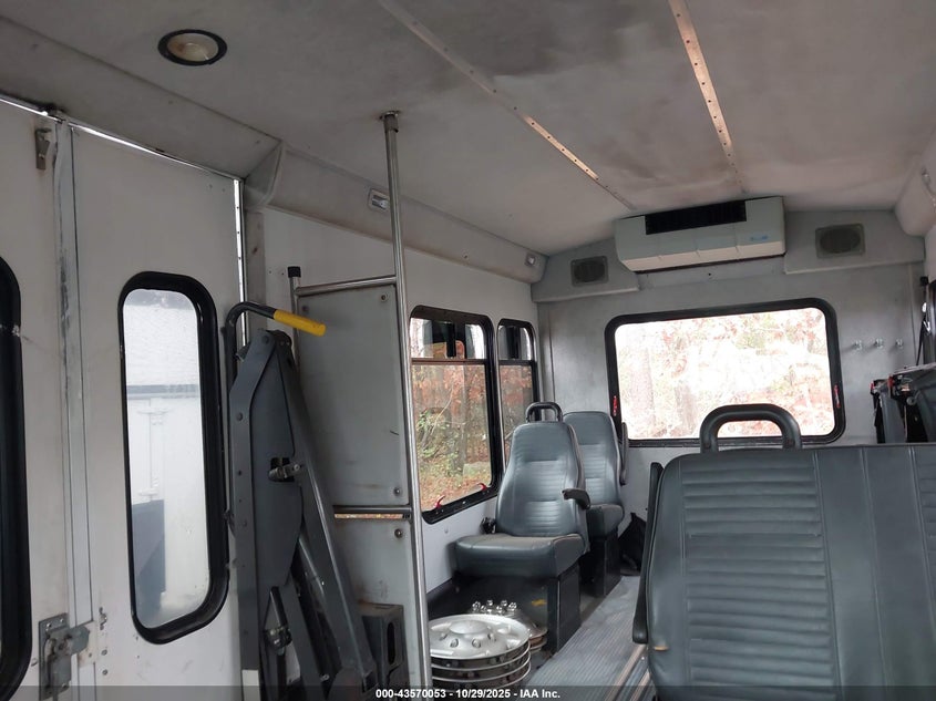 2009 Ford E-350 Cutaway VIN: 1FDEE35L39DA50226 Lot: 43570053