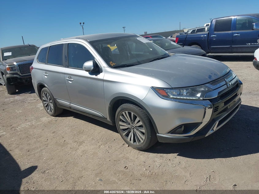 MITSUBISHI OUTLANDER SE