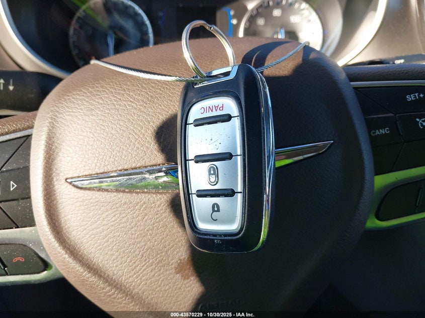 2018 Chrysler Pacifica L VIN: 2C4RC1AG5JR317196 Lot: 43570229