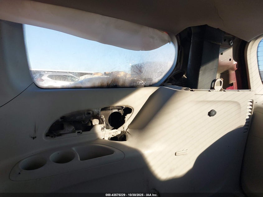 2018 Chrysler Pacifica L VIN: 2C4RC1AG5JR317196 Lot: 43570229