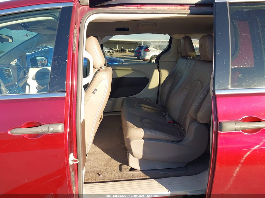 2018 Chrysler Pacifica L VIN: 2C4RC1AG5JR317196 Lot: 43570229