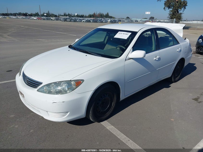 4T1BE32K35U412578 2005 TOYOTA CAMRY photo no. 2