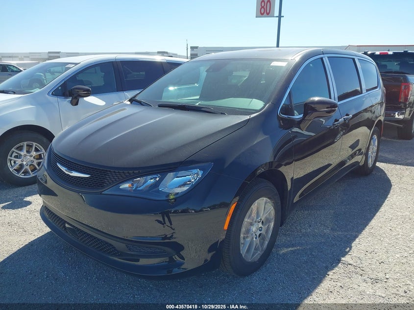2C4RC1CG7TR185025 2026 CHRYSLER VOYAGER photo no. 2