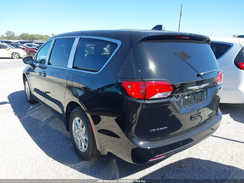 2C4RC1CG7TR185025 2026 CHRYSLER VOYAGER photo no. 3