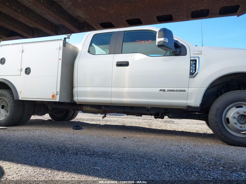 2017 Ford F-350 Chassis Xl VIN: 1FD8X3HT3HED80878 Lot: 43570430