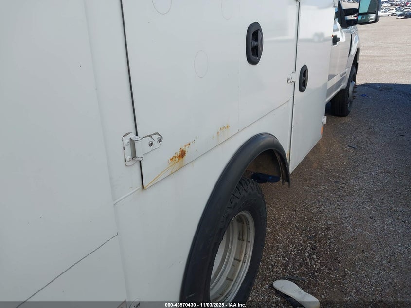 2017 Ford F-350 Chassis Xl VIN: 1FD8X3HT3HED80878 Lot: 43570430