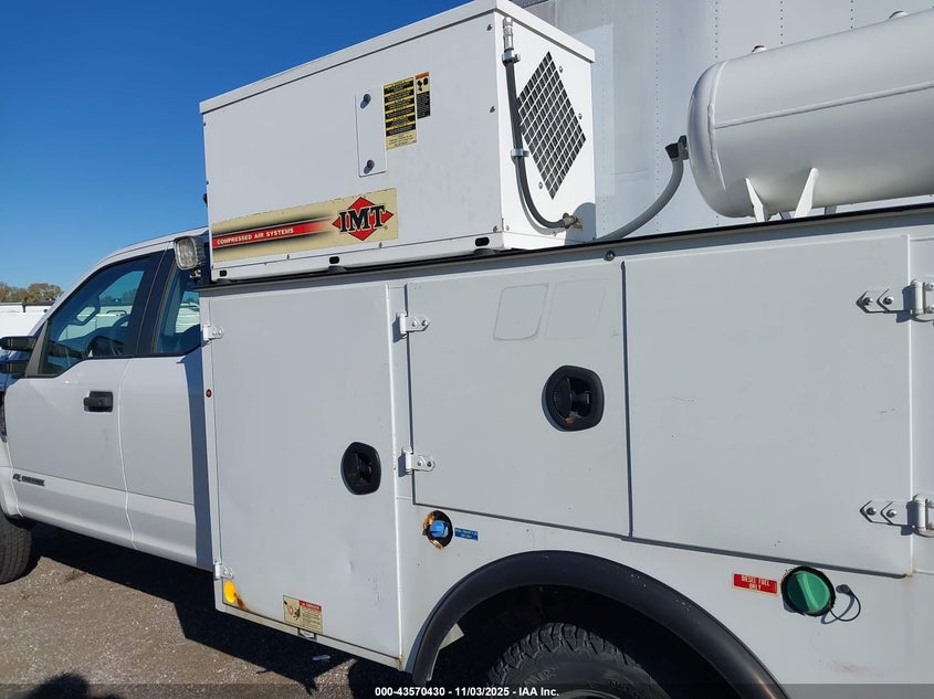 2017 Ford F-350 Chassis Xl VIN: 1FD8X3HT3HED80878 Lot: 43570430