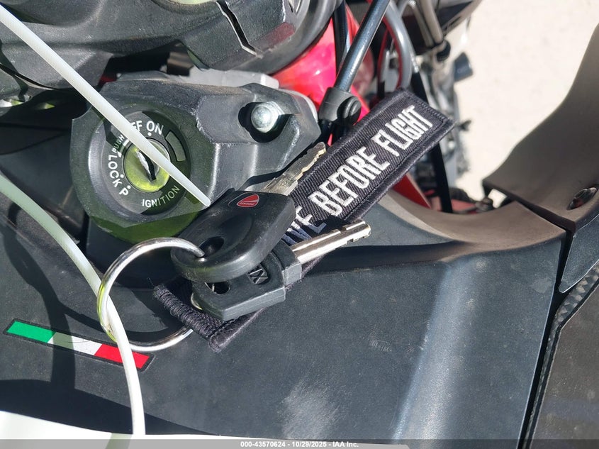 2015 Ducati Hypermotard Hyperstrada VIN: ZDM1YBTS2FB010701 Lot: 43570624