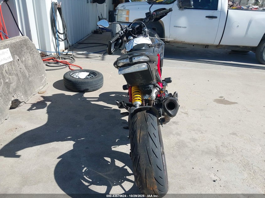 2015 Ducati Hypermotard Hyperstrada VIN: ZDM1YBTS2FB010701 Lot: 43570624