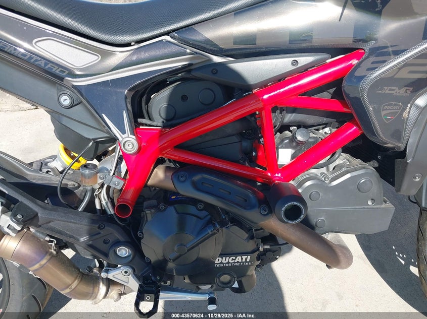 2015 Ducati Hypermotard Hyperstrada VIN: ZDM1YBTS2FB010701 Lot: 43570624