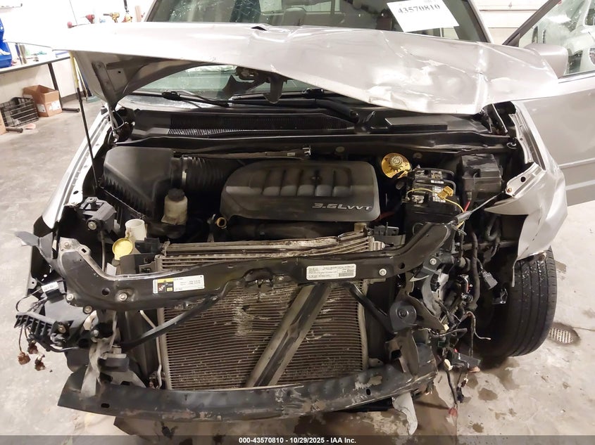 2017 Dodge Grand Caravan Sxt VIN: 2C4RDGCG5HR561681 Lot: 43570810