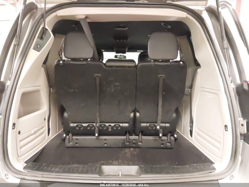 2017 Dodge Grand Caravan Sxt VIN: 2C4RDGCG5HR561681 Lot: 43570810