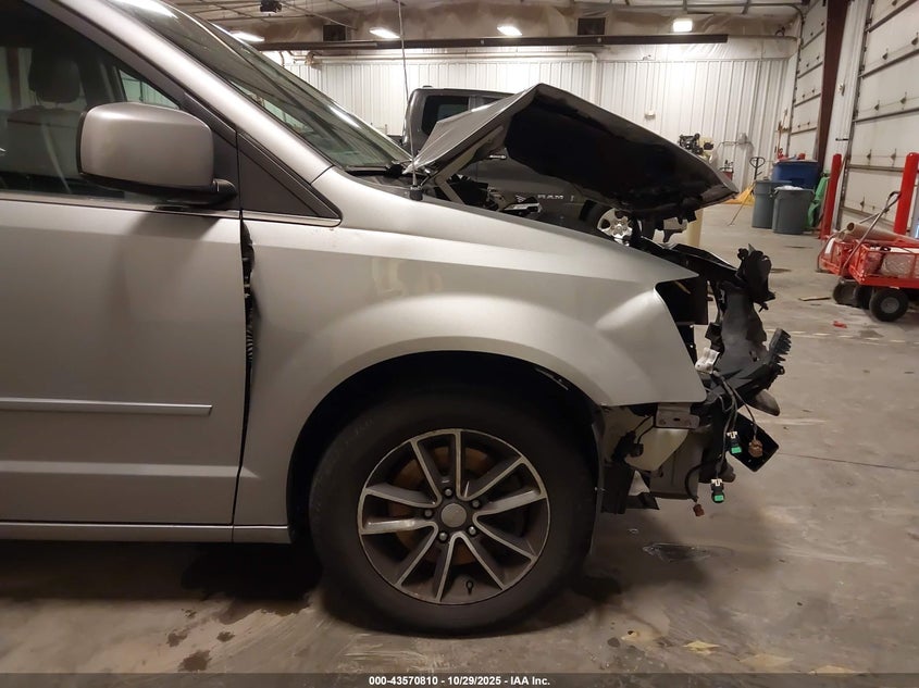 2017 Dodge Grand Caravan Sxt VIN: 2C4RDGCG5HR561681 Lot: 43570810