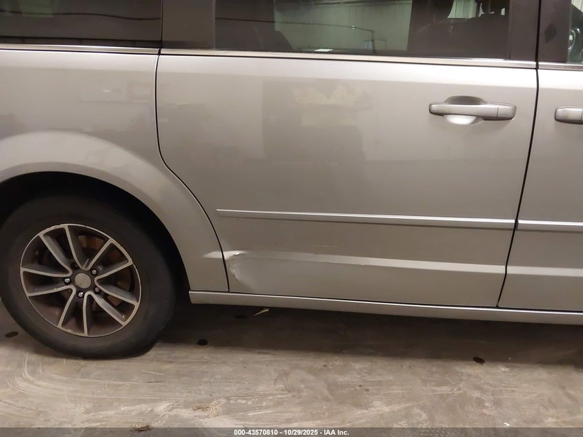 2017 Dodge Grand Caravan Sxt VIN: 2C4RDGCG5HR561681 Lot: 43570810