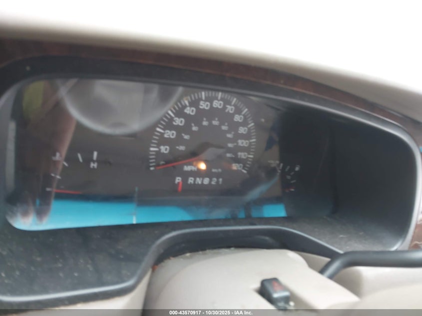 2001 Lincoln Town Car Cartier VIN: 1LNHM83W81Y739184 Lot: 43570917