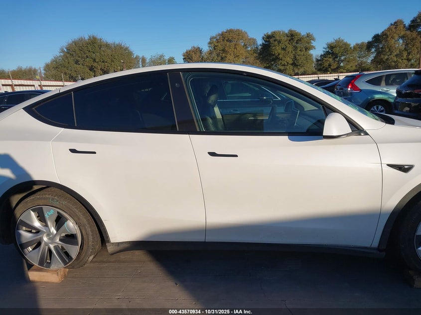 2023 Tesla Model Y Awd/Long Range Dual Motor All-Wheel Drive VIN: 7SAYGDEE2PA058634 Lot: 43570934