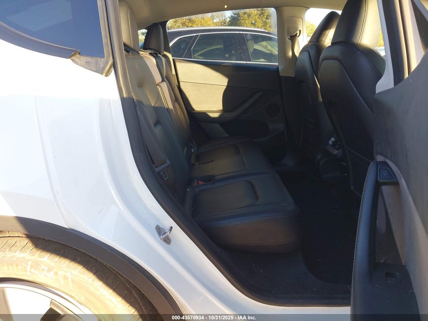 2023 Tesla Model Y Awd/Long Range Dual Motor All-Wheel Drive VIN: 7SAYGDEE2PA058634 Lot: 43570934